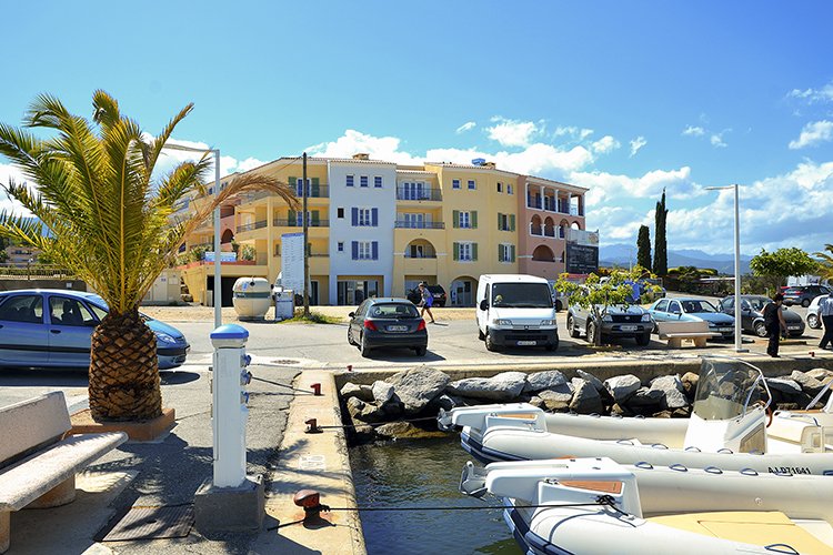 Les Voiles Blanches